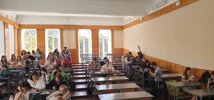 Перший день тестування на визначення професійно-орієнтованого володіння іноземною мовою для учасників освітнього процесу першого року навчання Перший день тестування на визначення професійно-орієнтованого володіння іноземною мовою для учасників освітнього процесу першого року навчання