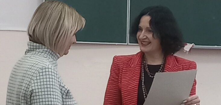 Вручення грамот науково-педагогічним працівникам кафедри іноземних мов Вручення грамот науково-педагогічним працівникам кафедри іноземних мов